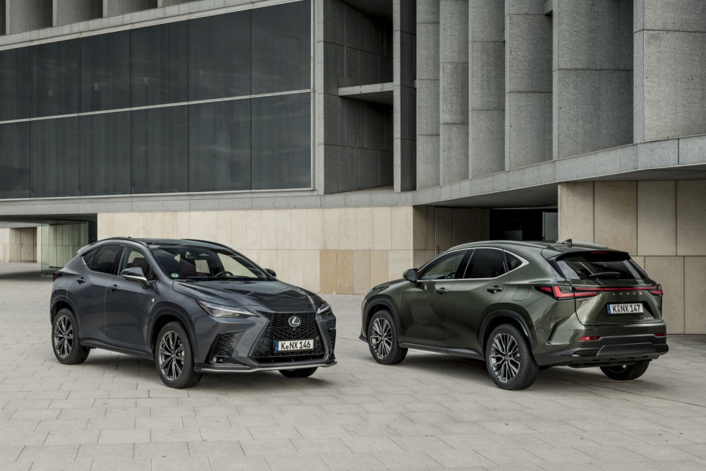 Обновеният Lexus NX като самозаряден или плъг-ин хибрид