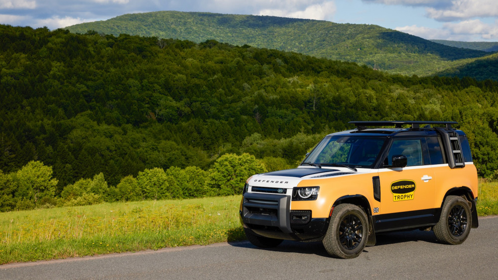 Land Rover пуска ограничена серия Defender Trophy Edition