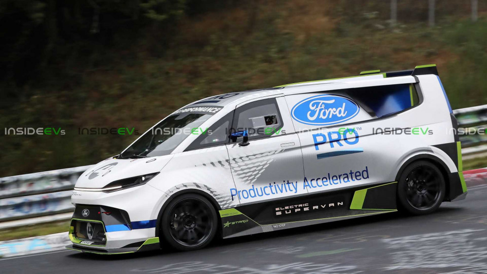 Ford тества Electric SuperVan на пистата Нюрбургринг (Видео)