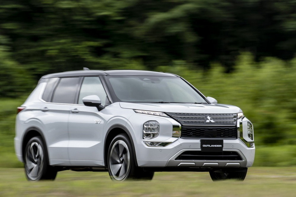 2023 Mitsubishi Outlander PHEV готов да се появи по американските пътища от този месец