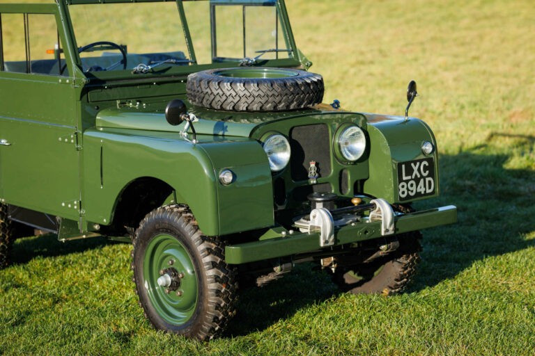 Продават на търг Land Rover Series I, който е бил собственост на кралското семейство