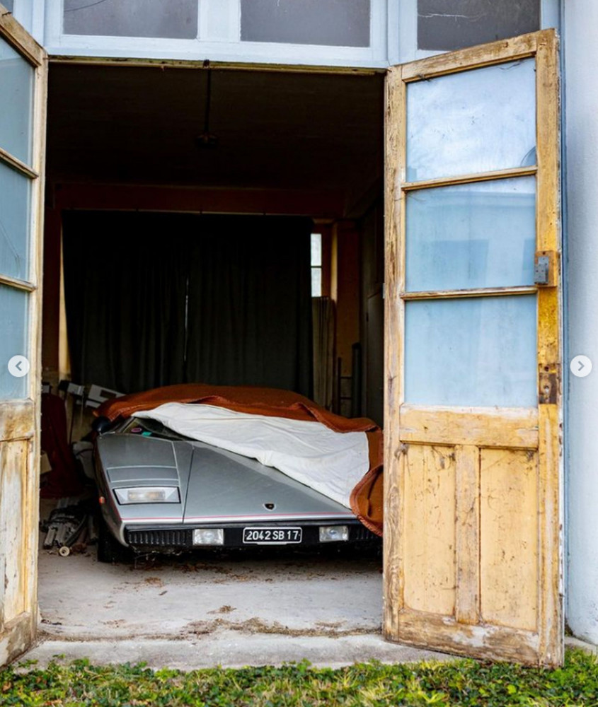 Lamborghini Countach беше открит в гараж на остров край френския град Ла Рошел
