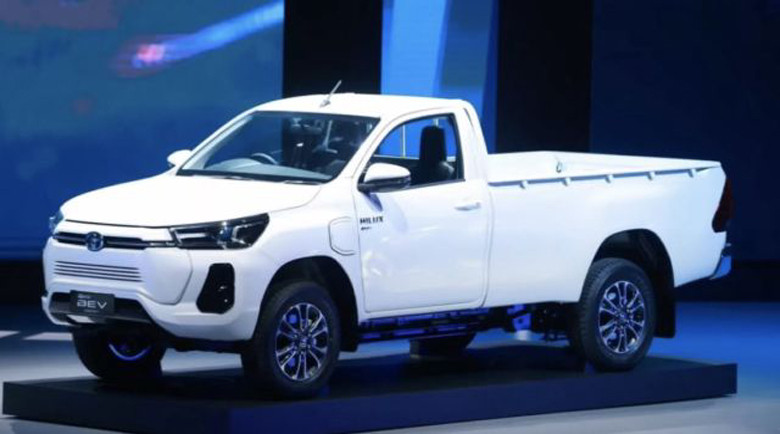 Toyota показа първия си електрически пикап Hilux REVO