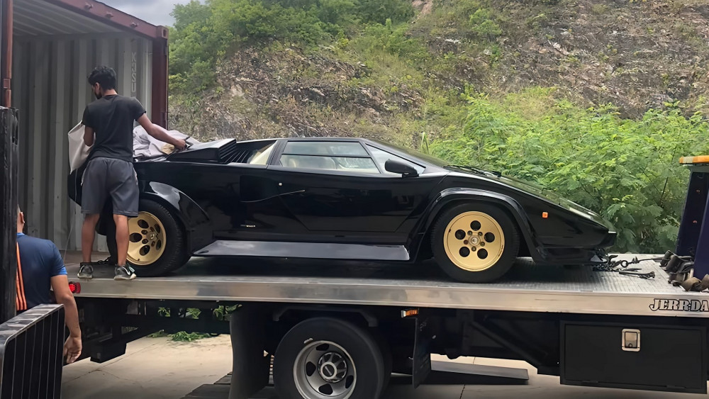 Това Lamborghini Countach с малък пробег е било скрито над 30 години във Венецуела (Видео)