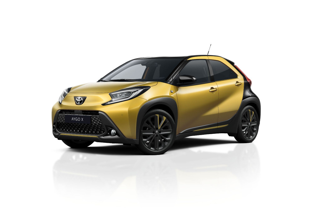 Toyota Aygo X Air Edition получава ярък нов месингов златен цвят