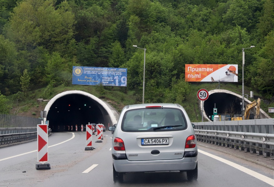 От днес до 1 март движението в тунел „Траянови врата“ на АМ „Тракия“ ще е двупосочно в тръбата за София