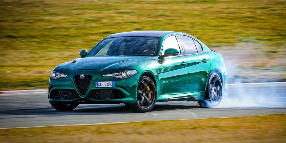 2025 Alfa Romeo Giulia Quadrifoglio ще бъде електрическо чудовище с 1000 к.с.