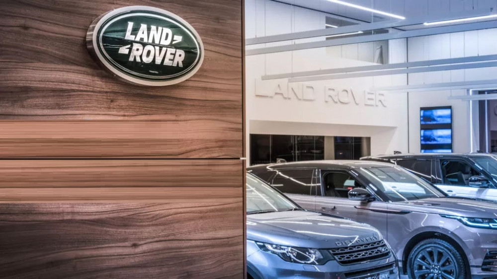 Дилърите на Jaguar и Land Rover във война с автомобилния производител заради нови договори