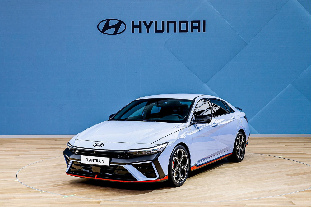 Автоизложение Шанхай 2023: Hyundai разкрива новия изтънчен дизайн на Elantra N