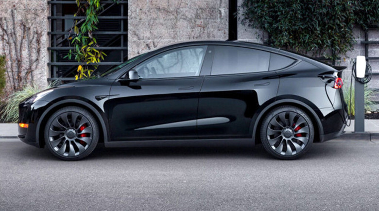 Tesla Model Y предизвиква лидерството на Toyota