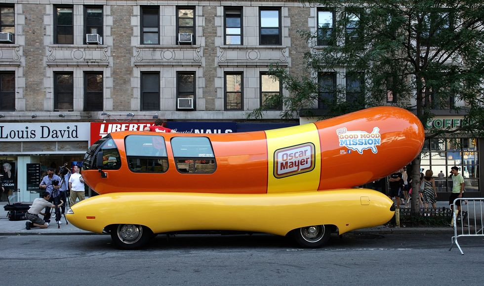 ВИДЕО: Култовият Wienermobile е преименуван на Frankmobile