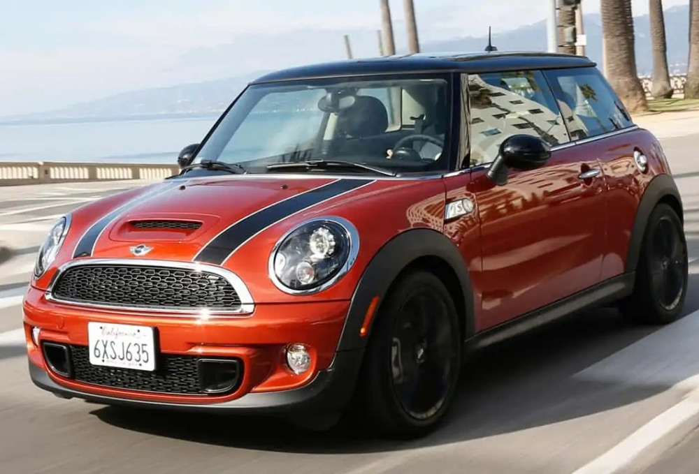 Mini изтегля 98 000 модели Cooper Hardtop, Clubman заради риск от пожар