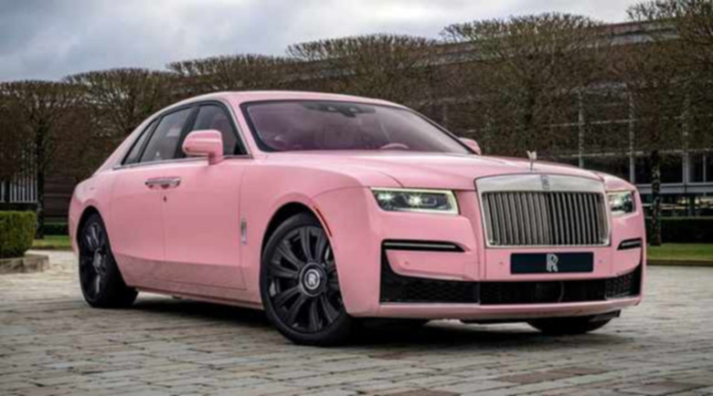 Rolls-Royce създаде уникален Ghost в розово