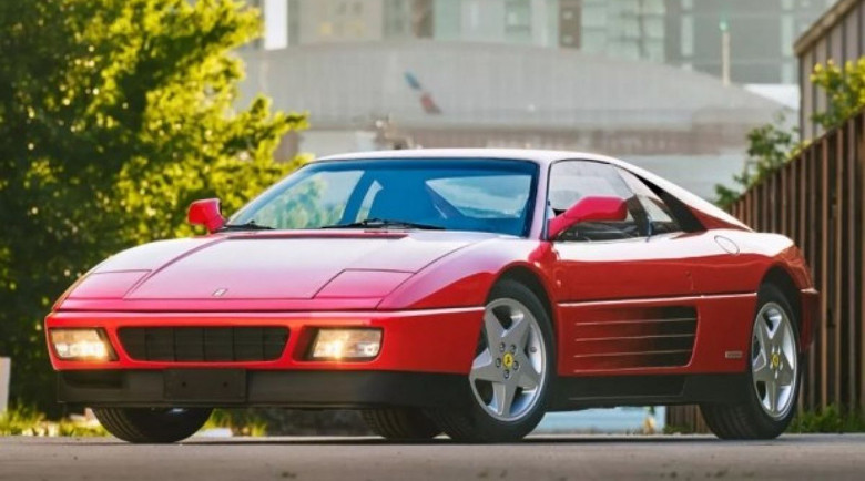 Яко! Откриха 30-годишно Ferrari с пробег от само 570 км