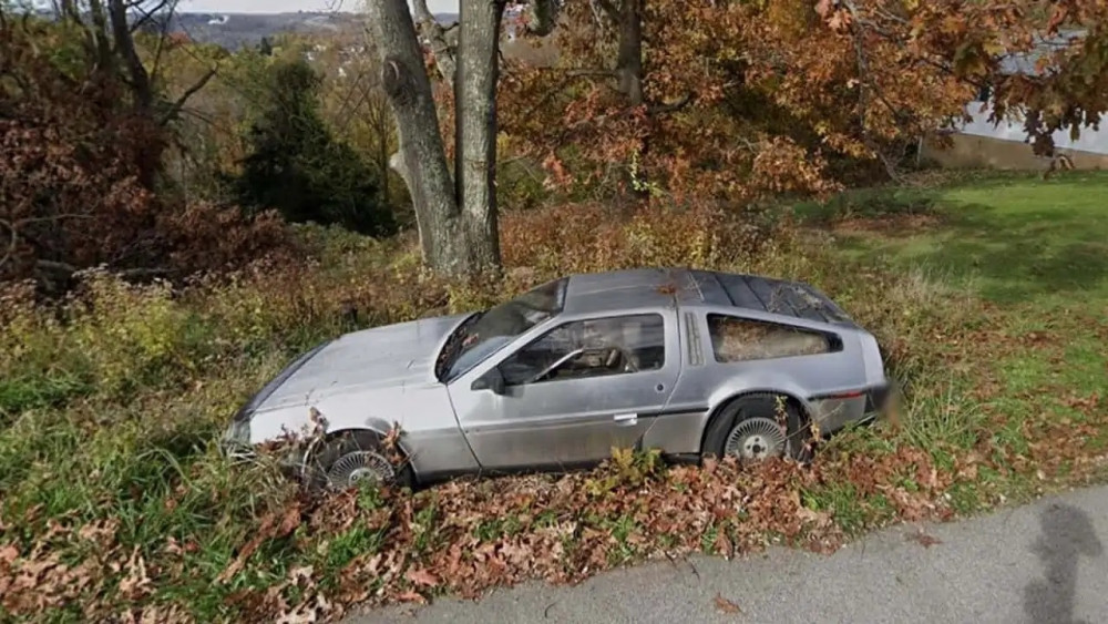 Изоставен DeLorean, намерен на Google Maps в Западна Вирджиния