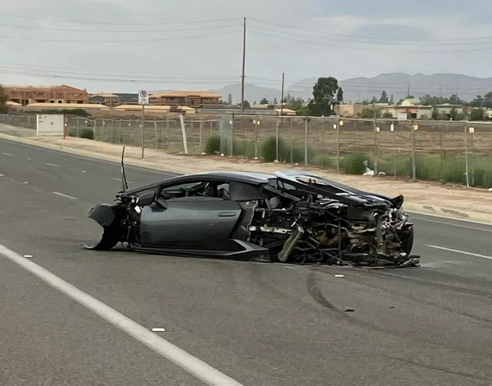 Lamborghini Huracan бе унищожено след улично състезание и удар в Toyota Prius