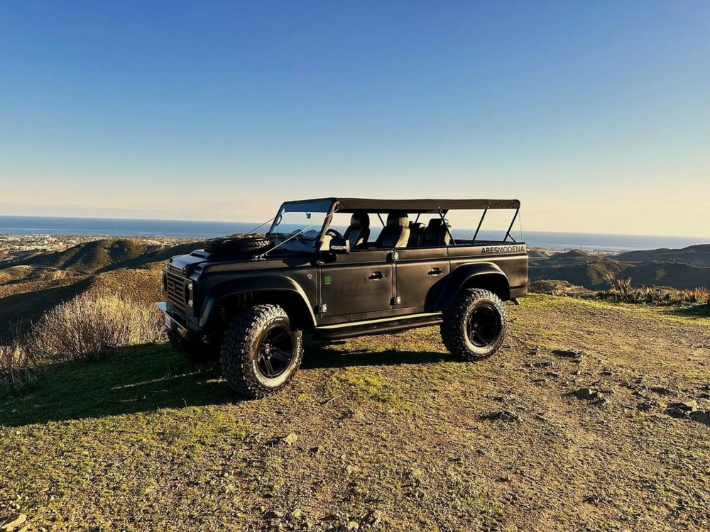 Land Rover Defender Cabrio на Ares Modena е най-добрият офроудър за сафари