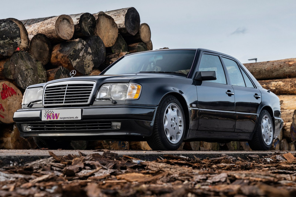 KW разкрива модерно многорегулируемо окачване за класически Mercedes W124