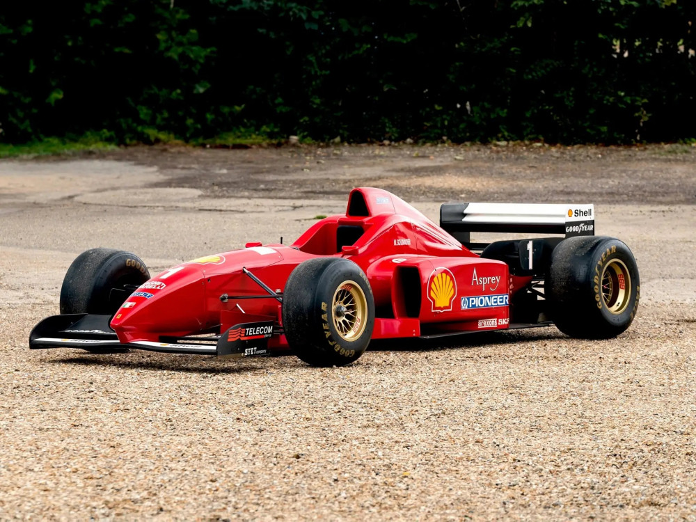 Sotheby’s продава на търг реплика на първия болид на Михаел Шумахер във Формула 1