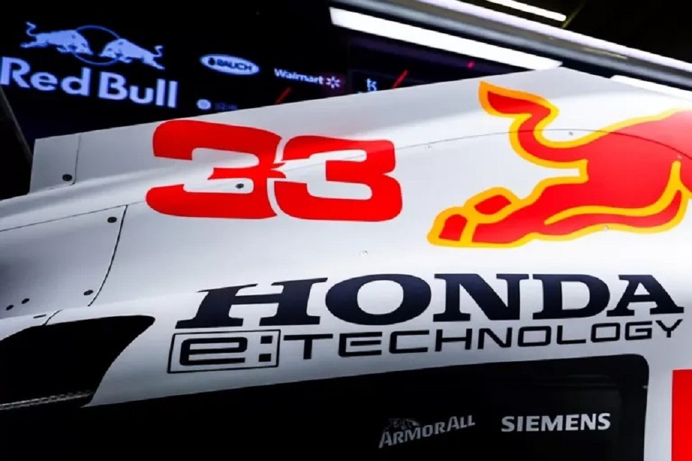 Формула1: Honda планира нов подобрен двигател за 2024 г