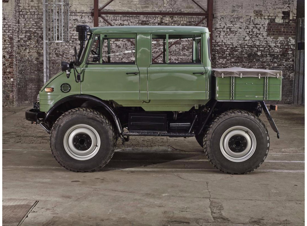 Уникални машини: 1976 MERCEDES-BENZ UNIMOG 406 двойна кабина (ВИДЕО)