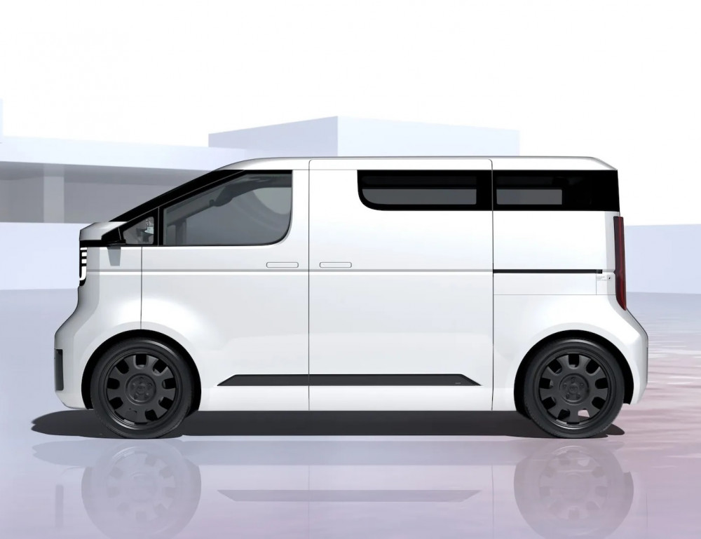 ВИДЕО: Toyota показва електрически ван с дължината на Mini Cooper