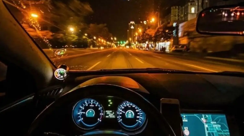 Забраняват на начинаещите шофьори да карат през нощта и с над 110 км/ч