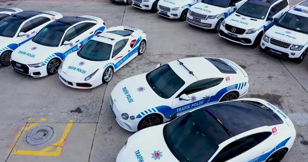 ВИДЕО: Турската полиция се сдоби с 23 луксозни коли включително Ferrari и Bentley