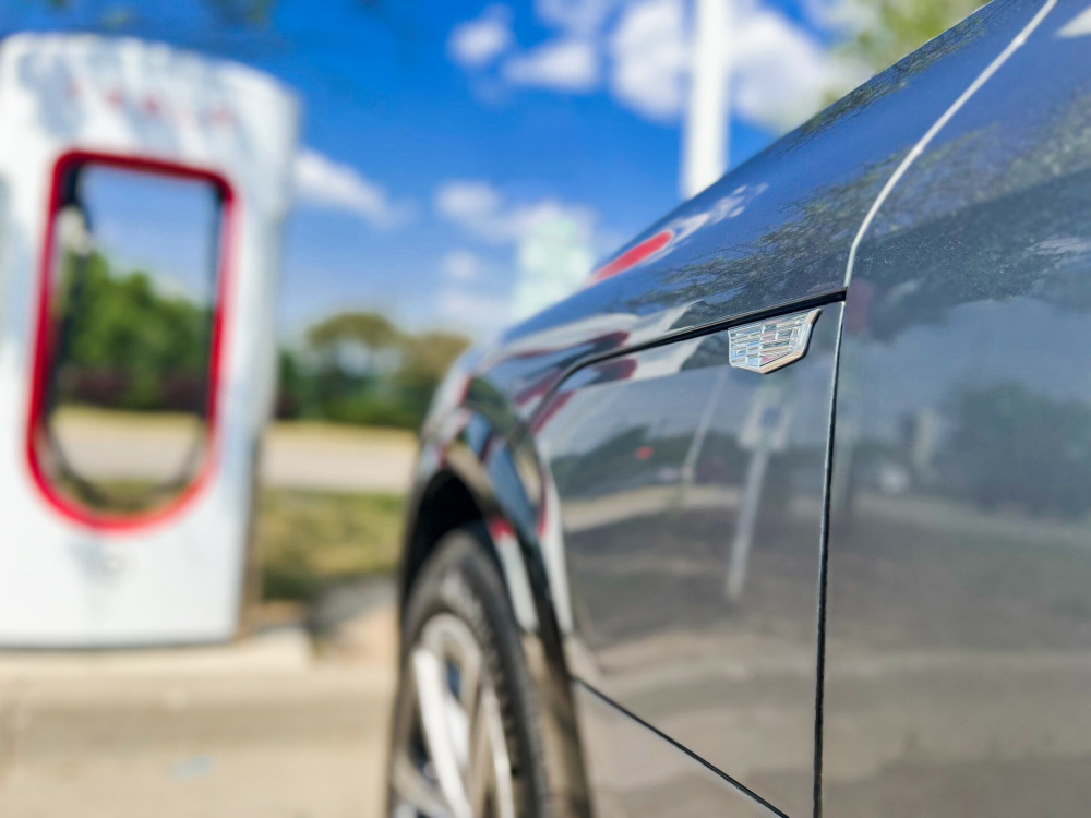 Ford и GM EV ще получат достъп до Tesla Supercharger през февруари 2024 г