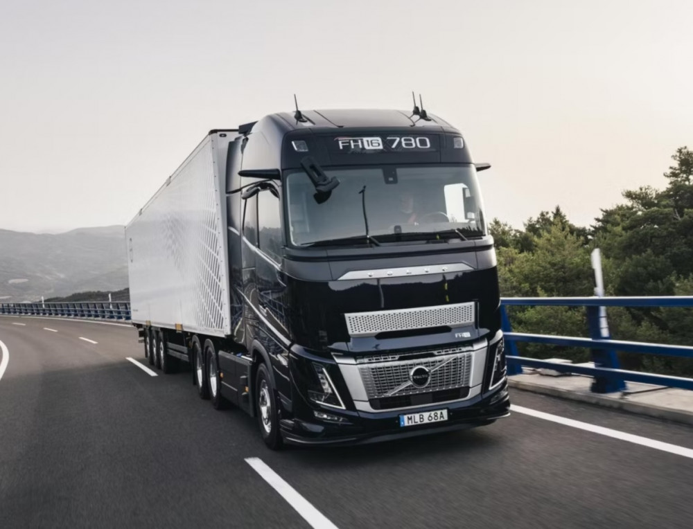 Нов, по-мощен двигател за Volvo FH16 осигурява максимална производителност (ВИДЕО)