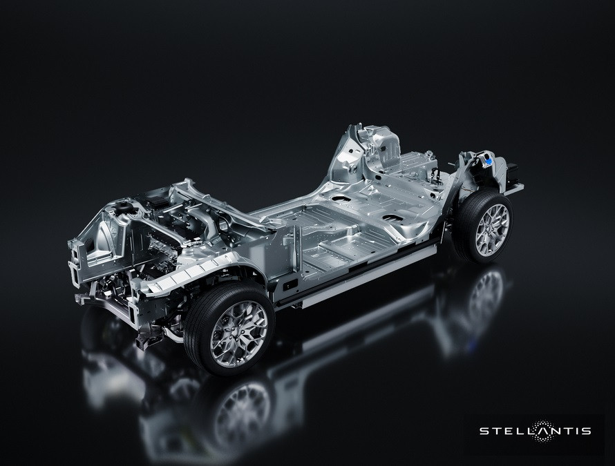 Новата EV платформа на Stellantis може да носи повече мощност от Hellcat V-8, ще поддържа ДВГ