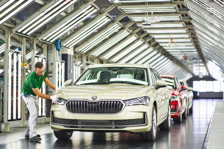 Škoda Auto произведе над 888 000 коли през 2023