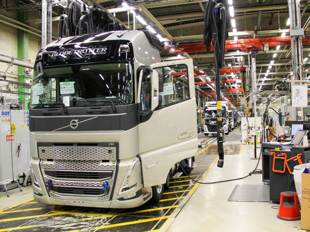 Производителят на камиони Volvo коригира производството на фона на слабия прием на поръчки