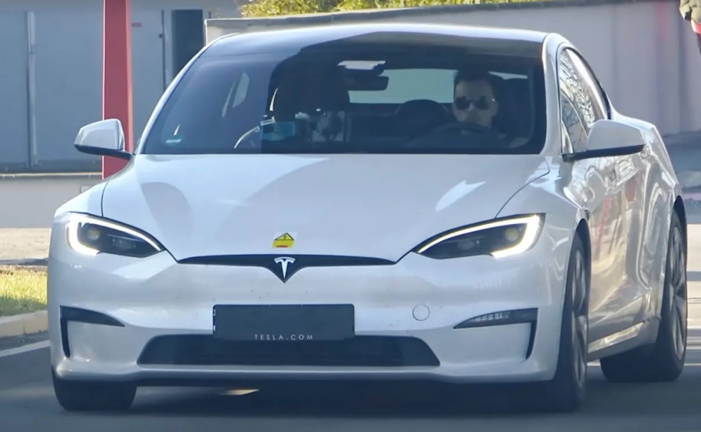 ВИДЕО: Ferrari тества Tesla Model S преди пускането на първия си изцяло електрически суперавтомобил