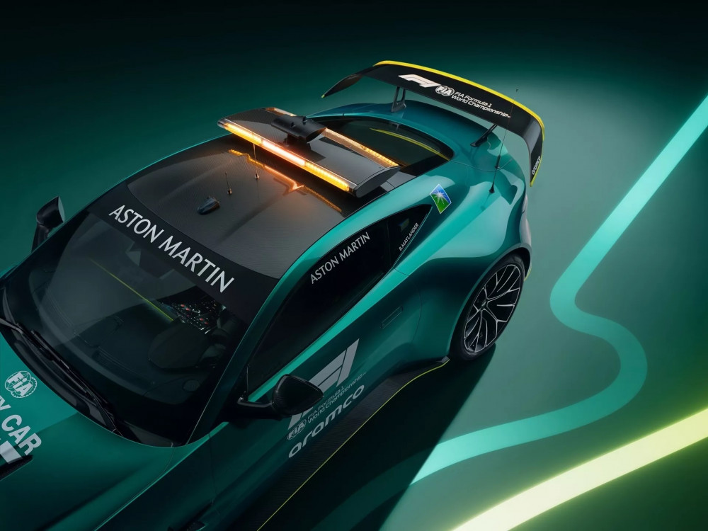 Новият Aston Martin Vantage Safety Car ще направи ли пилотите от F1 щастливи?