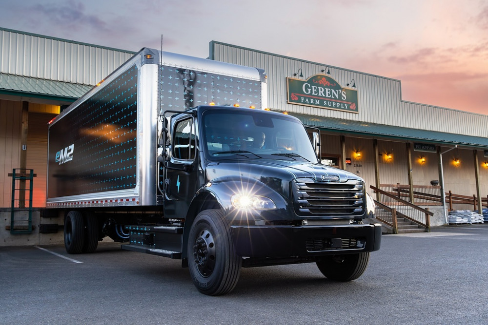 Daimler Truck North America пуска своята програма за сертифициране на дилъри на EV