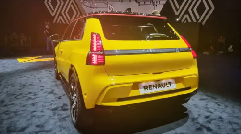 Продажбите на Renault 5 започват с над 50 хиляди поръчки
