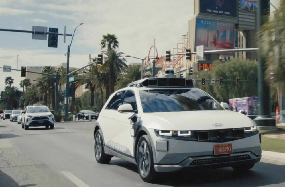 Tesla и Hyundai планират да заменят такситата с електромобили без шофьор