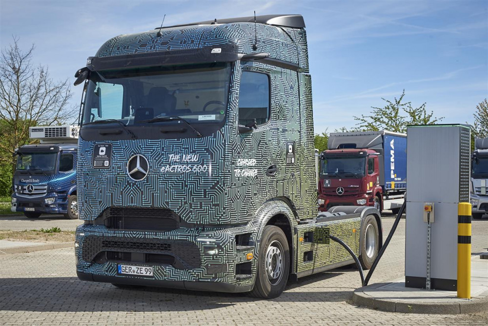 Прототип на Mercedes-Benz eActros бе зареден с 1000kW за първи път