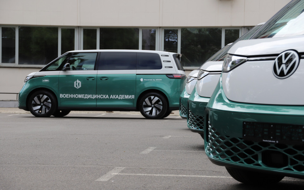 ВМА се сдоби със 7 електрически Volkswagen ID. Buzz за екологичен превоз на пациенти