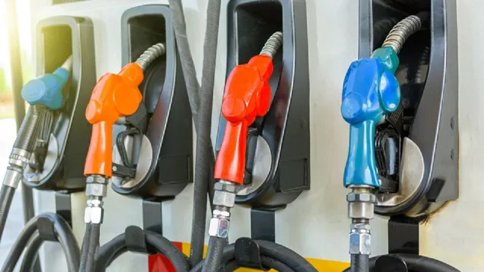 Търсенето на бензин продължава да расте въпреки бума на електромобилите