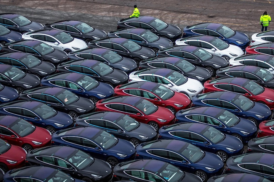 Hertz продава 30 000 автомобила Tesla