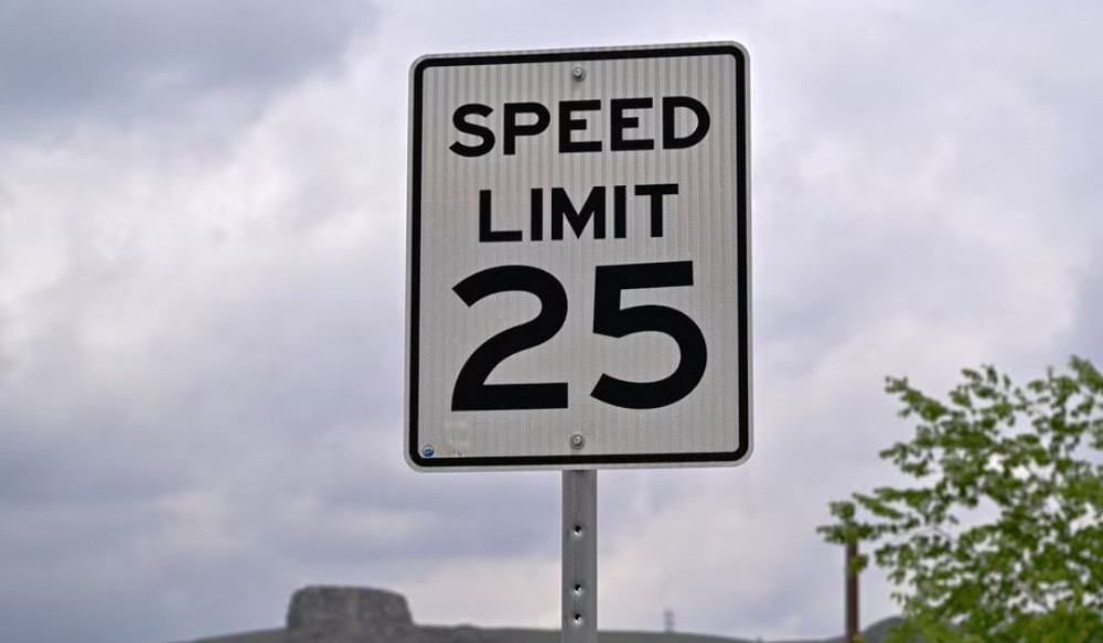 Нов закон на Калифорния задължава предупрежденията за превишена скорост във всяко превозно средство