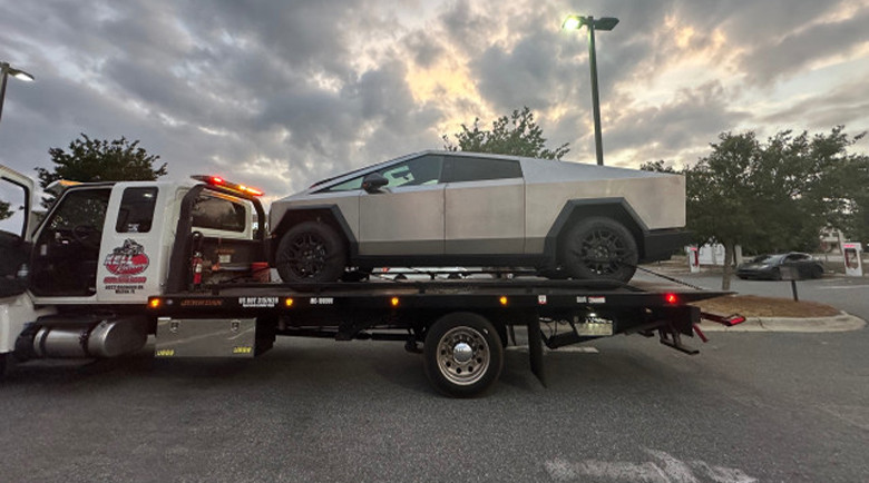 Карък! Tesla Cybertruck се повреди само след 55 км пробег