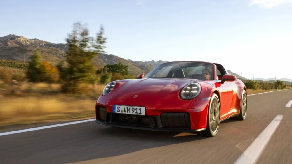 Porsche 911 стана хибридно