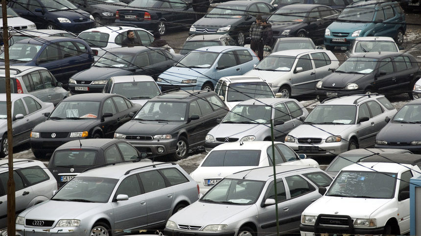 Ще спре ли вносът на стари коли в България