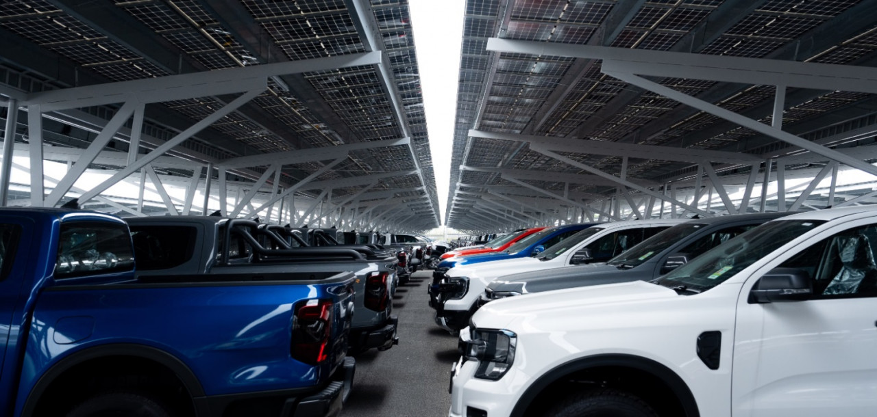 Ford превръща паркингите в слънчеви генератори