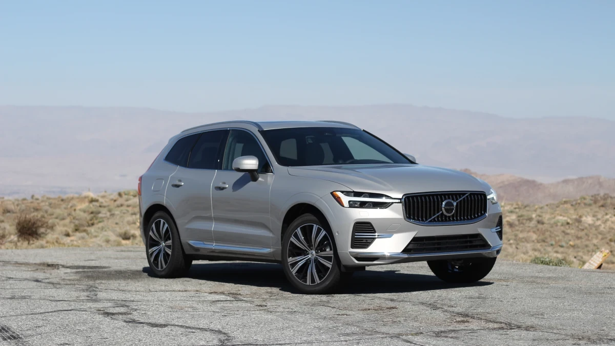 Volvo XC60 T8 Recharge: Уникален Тих Лукс 