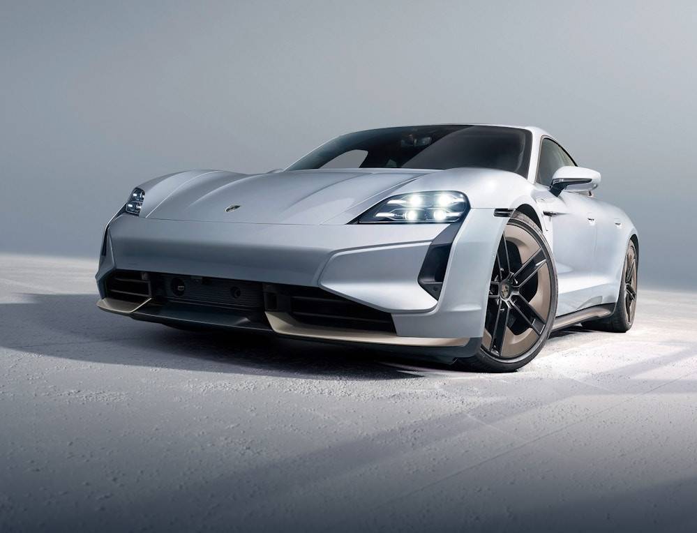 Porsche отчита 7% спад през 2023, а електрическият Taycan търпи 51% срив Porsche отчита 7% спад през 2023, а електрическият Taycan търпи 51% срив