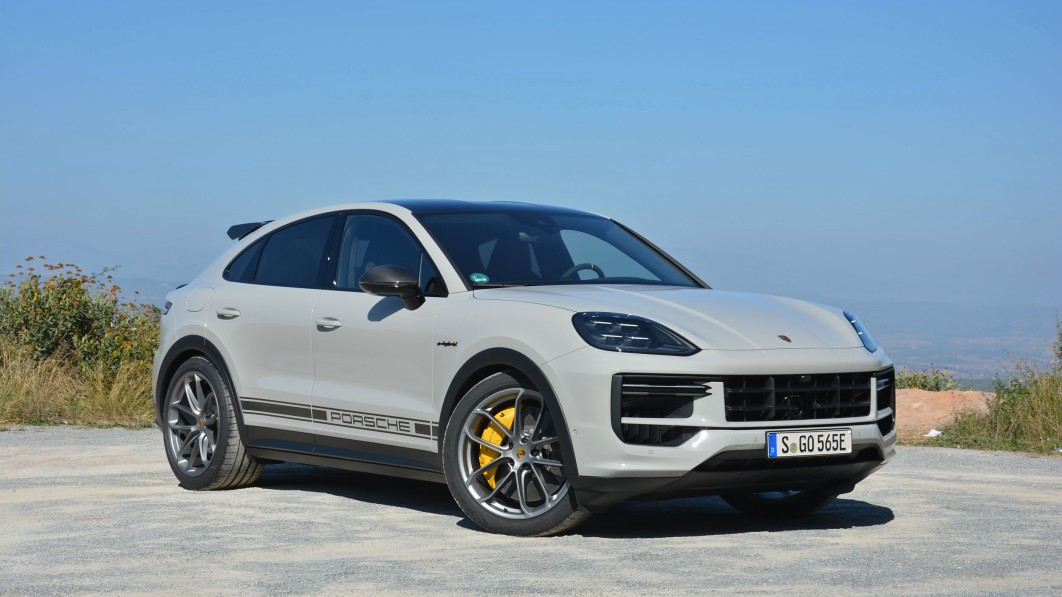 Тест драйв на Porsche Cayenne Turbo E-Hybrid: Мощност и иновации в едно